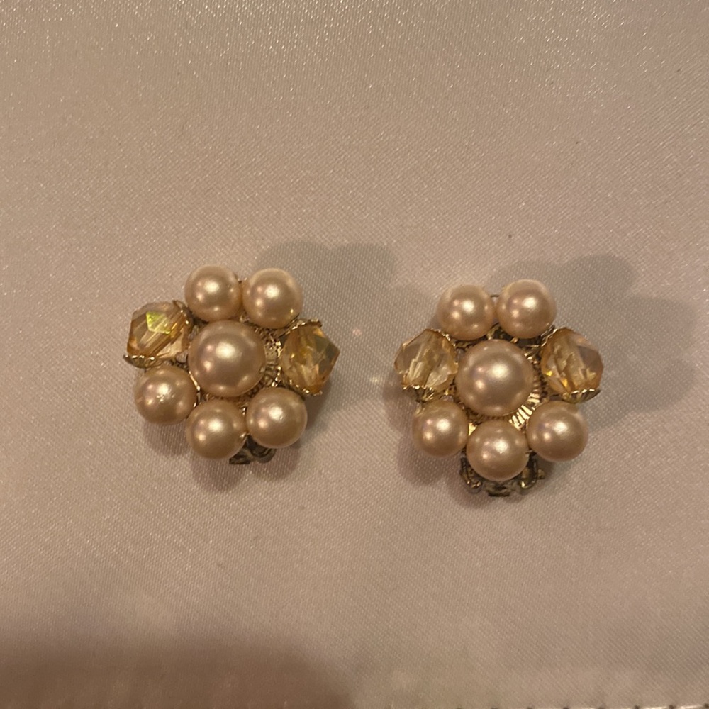 Vintage 50s clip on earrings faux pearl